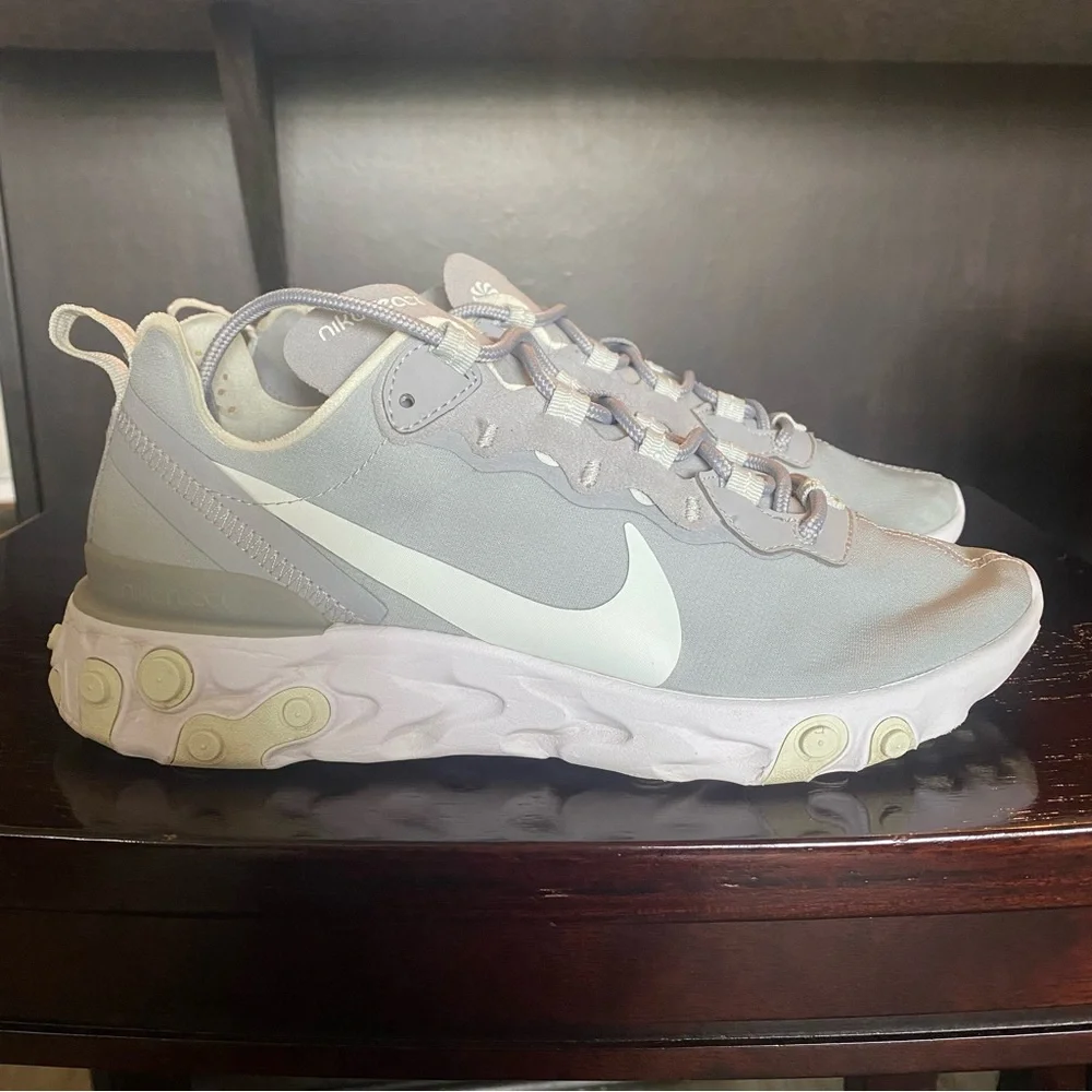 Nike Women’s React Element 55 Casual Sneakers - Light Grey/White - Picture 1 of 4